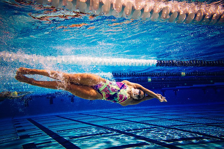 ¿Por qué la natación es el deporte más completo?