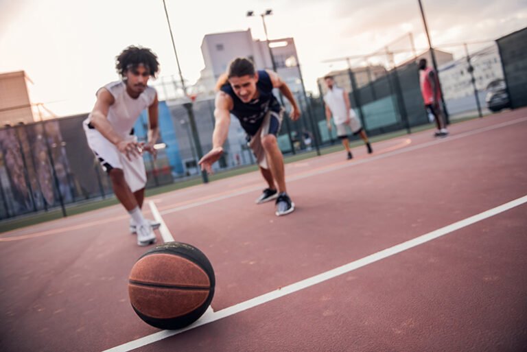 cuántos jugadores son en baloncesto