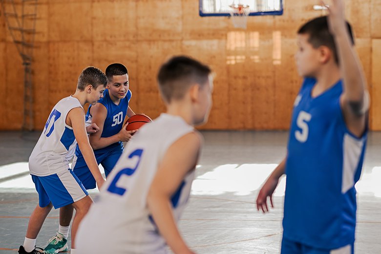 cuántos jugadores son en baloncesto